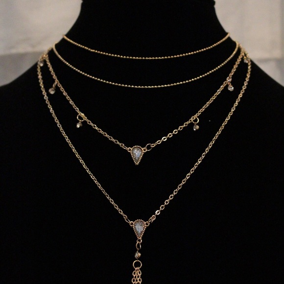 • Izzy • Layered Gold Necklace - Picture 4 of 4